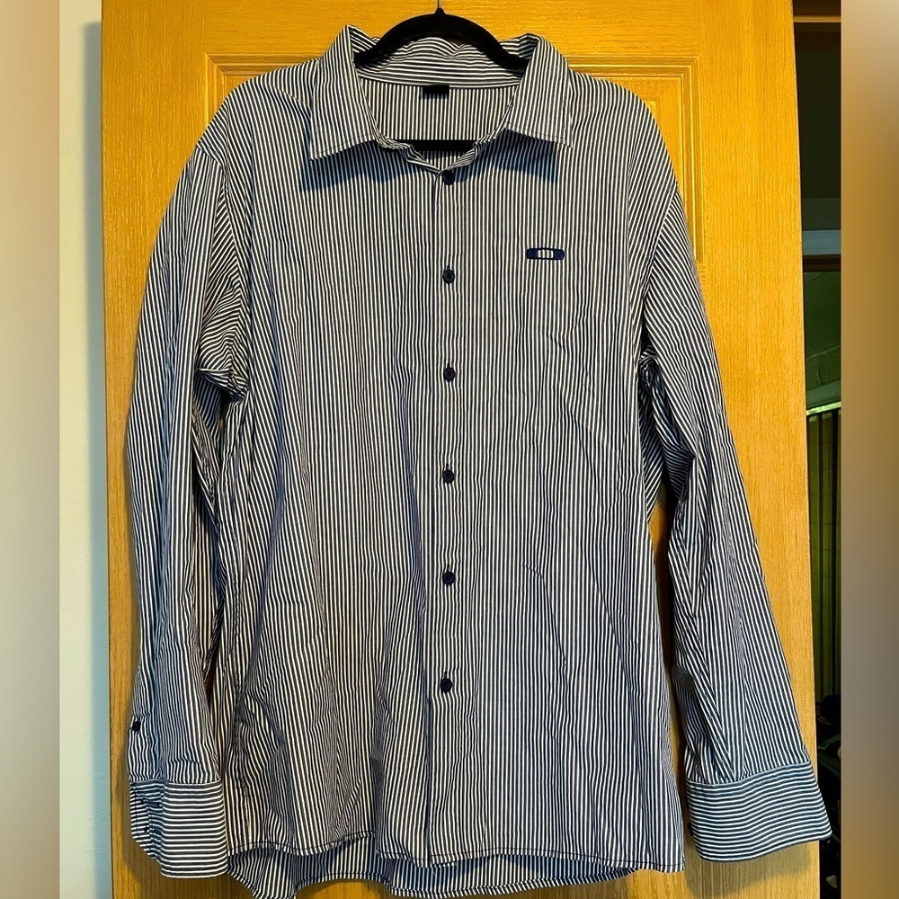 Oakley Shirt Mens XL Blue Striped Long Sleeve Causal Button Up